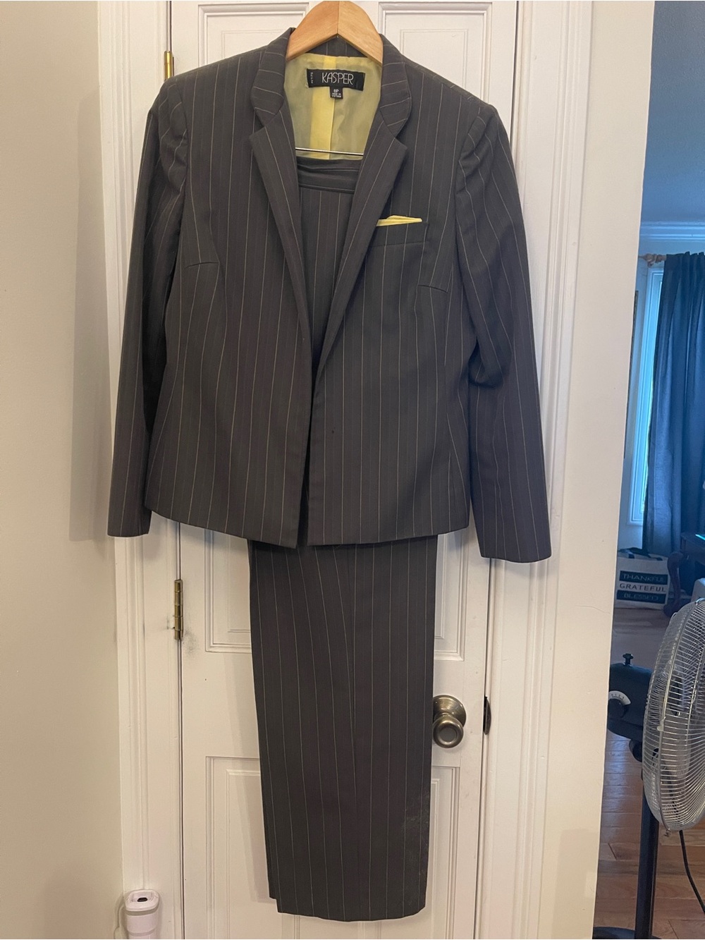 Kasper Women's 2-Piece Grey Pinstripe Pantsuit Fully Lined Yellow Pocket Accent